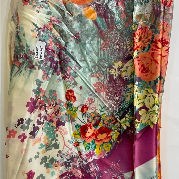 Floral Satin Printed Material of 5 Yds 10 Inches Width 44Inches - Picture 4 of 7